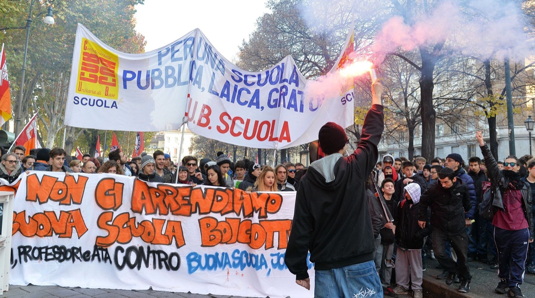 Scuola in piazza contro la riforma, tensioni e proteste – Foto