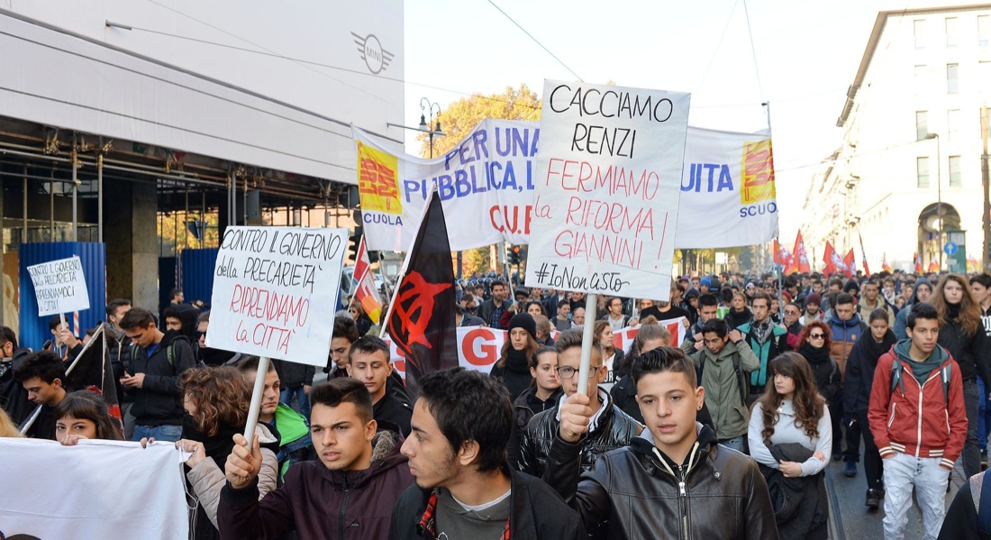 Scuola in piazza contro la riforma, tensioni e proteste – Foto