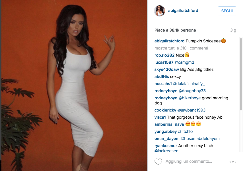 Abigail Ratchford s’ispira a Kim Kardashian Abigail Ratchford s’ispira a Kim Kardashian