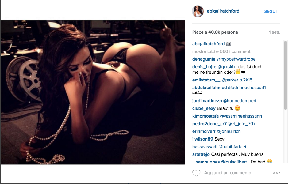 Abigail Ratchford s’ispira a Kim Kardashian Abigail Ratchford s’ispira a Kim Kardashian