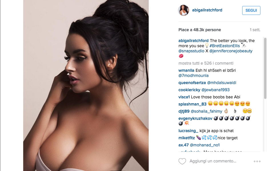 Abigail Ratchford s’ispira a Kim Kardashian Abigail Ratchford s’ispira a Kim Kardashian