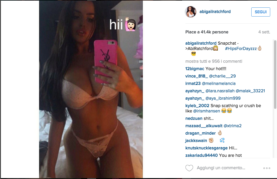 Abigail Ratchford s’ispira a Kim Kardashian Abigail Ratchford s’ispira a Kim Kardashian