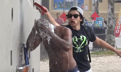 Lo scherzo dello shampoo che non finisce mai