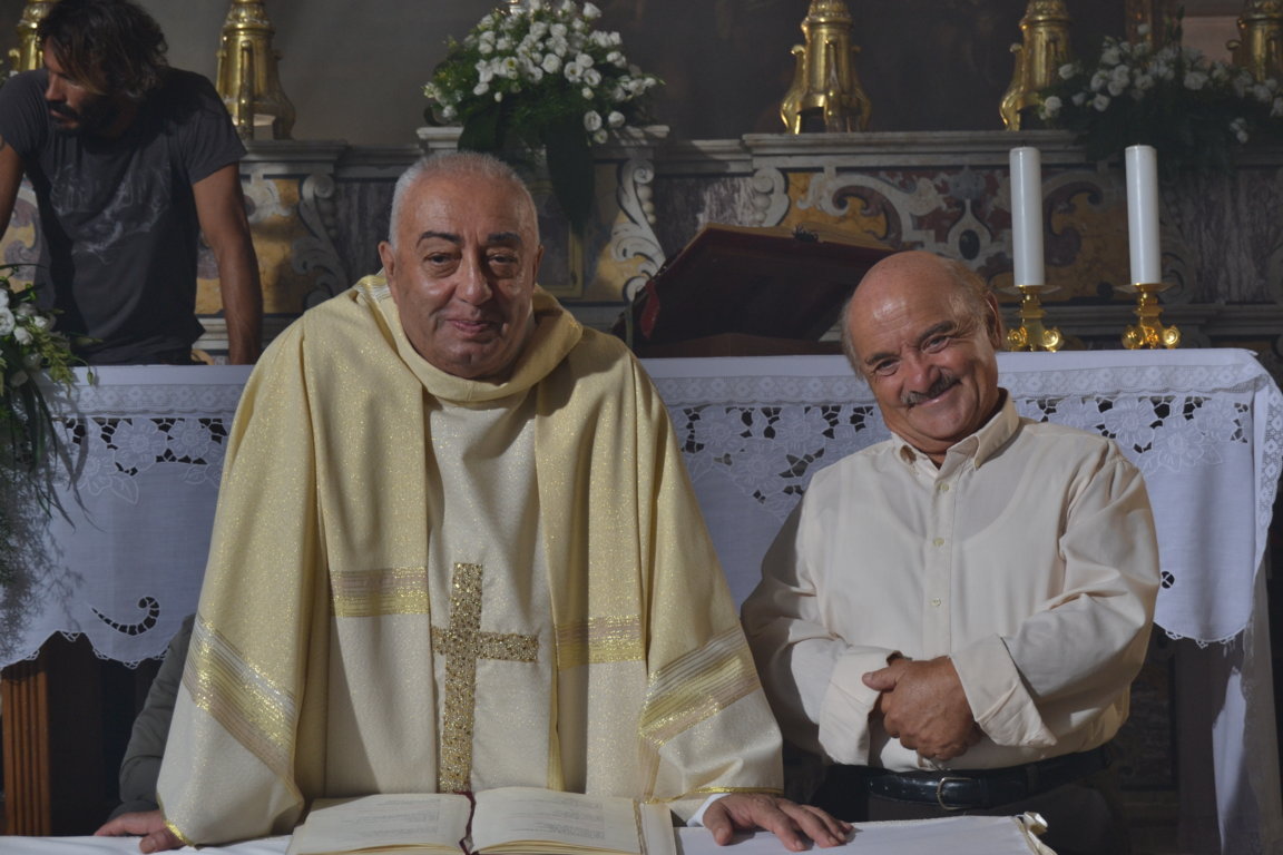 Matrimonio al sud: arriva la torta in farsa Matrimonio al sud: arriva la torta in farsa