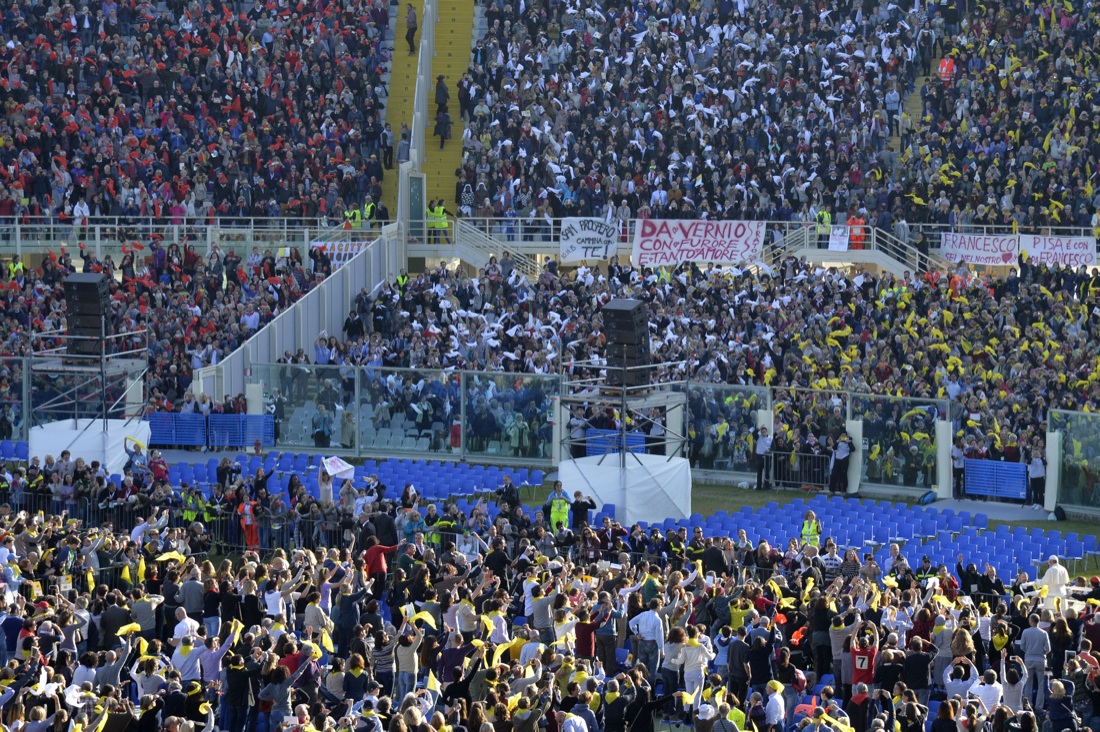 Il Papa a Firenze: la Messa allo stadio Franchi con 50 mila persone – Foto Il Papa a Firenze: la Messa allo stadio Franchi con 50 mila persone – Foto