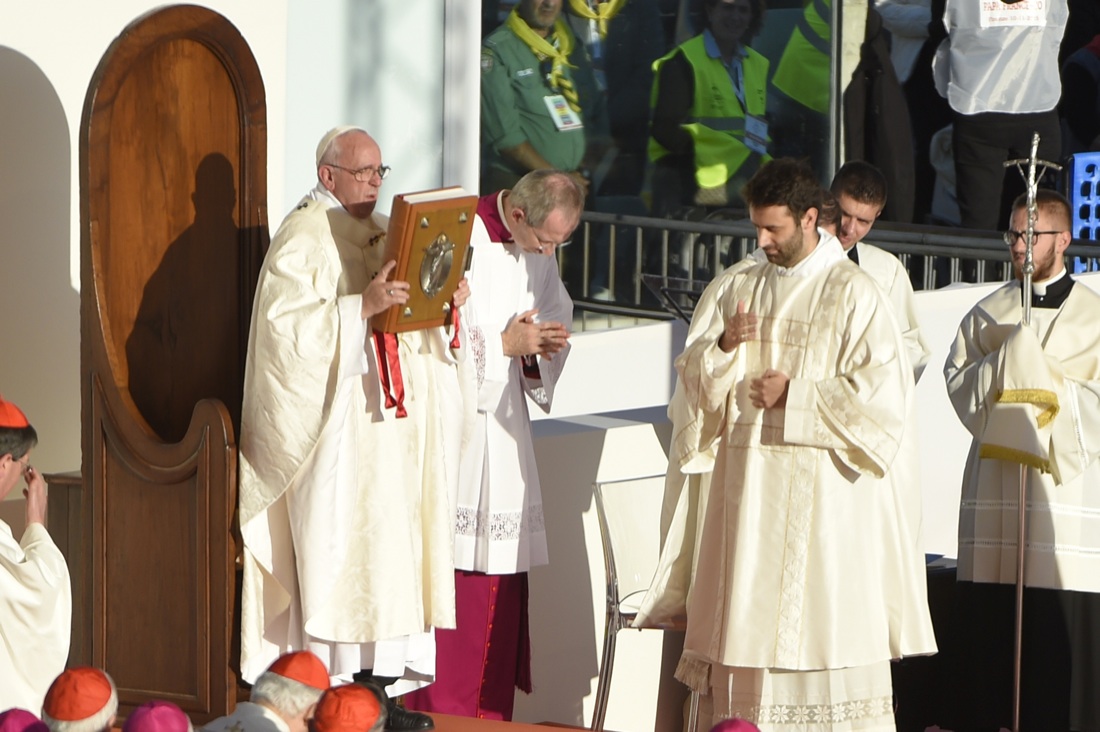 Il Papa a Firenze: la Messa allo stadio Franchi con 50 mila persone – Foto Il Papa a Firenze: la Messa allo stadio Franchi con 50 mila persone – Foto