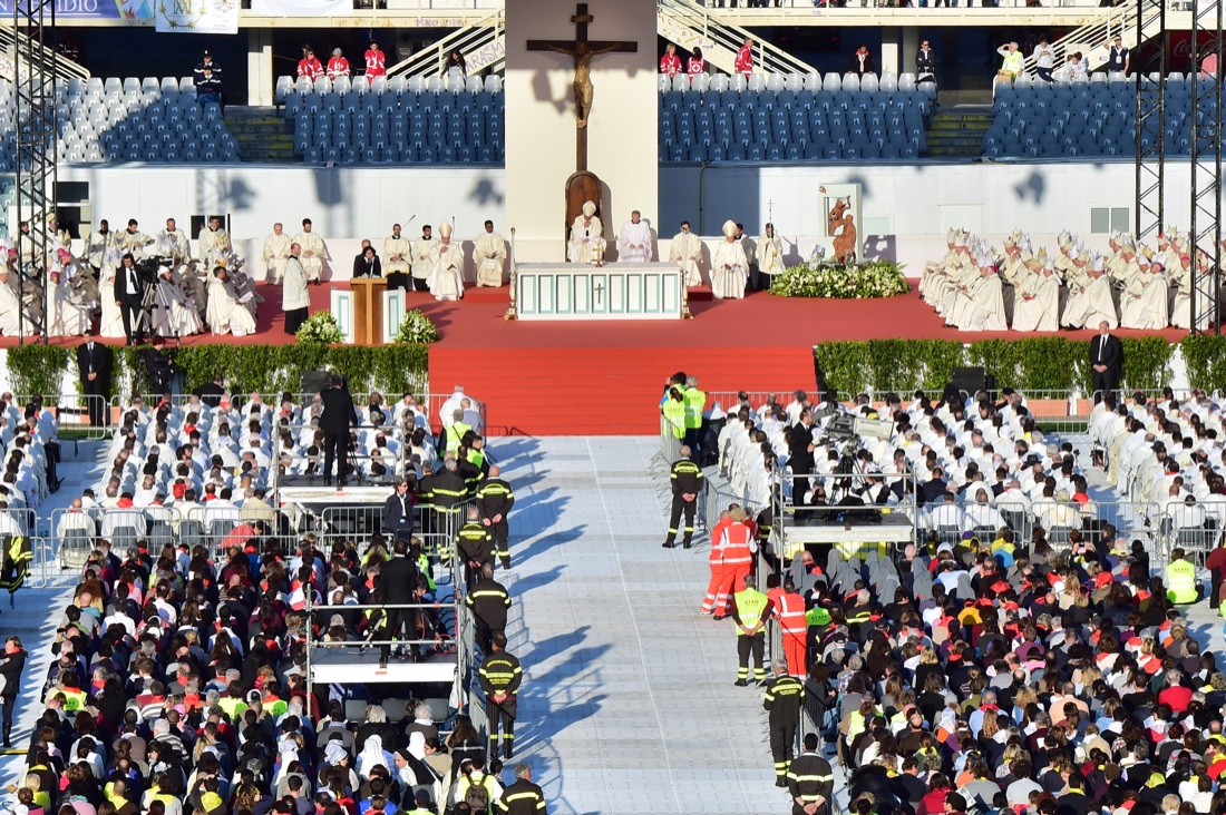 Il Papa a Firenze: la Messa allo stadio Franchi con 50 mila persone – Foto Il Papa a Firenze: la Messa allo stadio Franchi con 50 mila persone – Foto