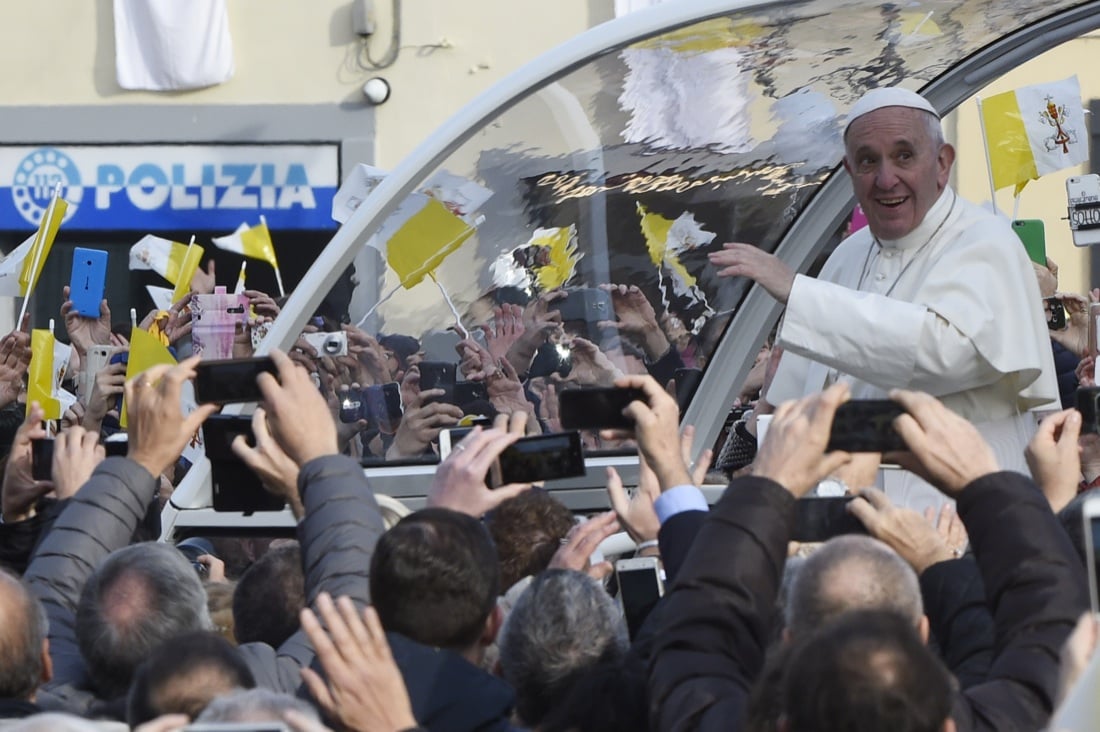 Il Papa a Firenze: la Messa allo stadio Franchi con 50 mila persone – Foto Il Papa a Firenze: la Messa allo stadio Franchi con 50 mila persone – Foto