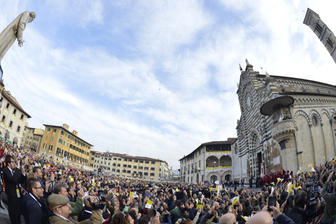 Il Papa a Firenze: la Messa allo stadio Franchi con 50 mila persone – Foto Il Papa a Firenze: la Messa allo stadio Franchi con 50 mila persone – Foto