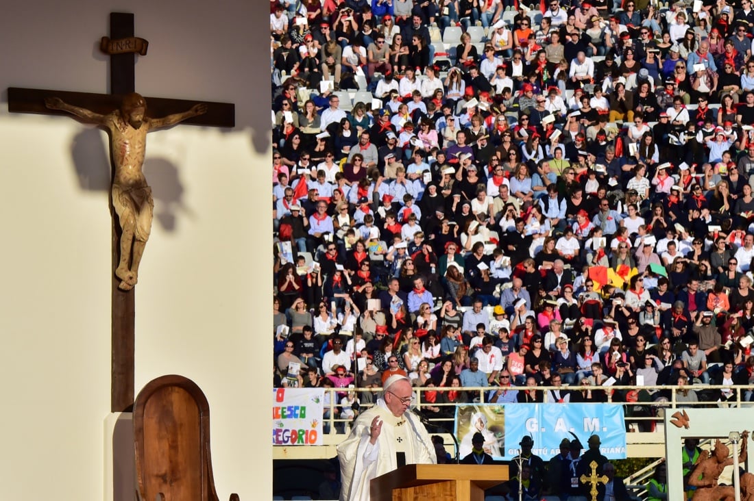 Il Papa a Firenze: la Messa allo stadio Franchi con 50 mila persone – Foto Il Papa a Firenze: la Messa allo stadio Franchi con 50 mila persone – Foto