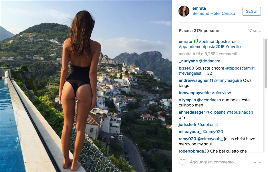 Emily Ratajkowski, nuda per sbaglio sui social