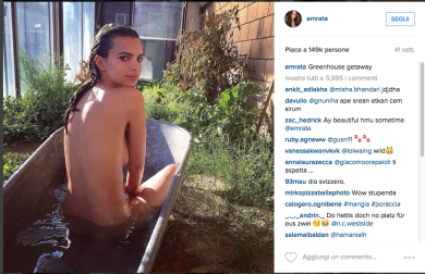 Emily Ratajkowski, nuda per sbaglio sui social