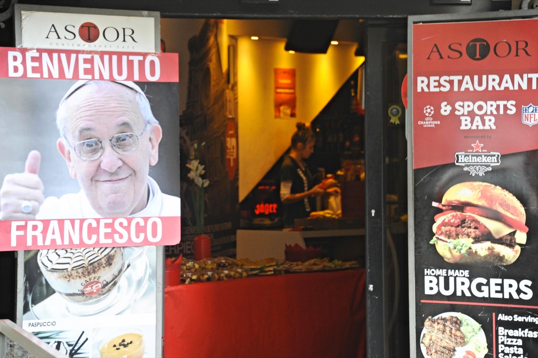 Il Papa a Firenze chiede alla Chiesa di “cambiare forma” Il Papa a Firenze chiede alla Chiesa di “cambiare forma”