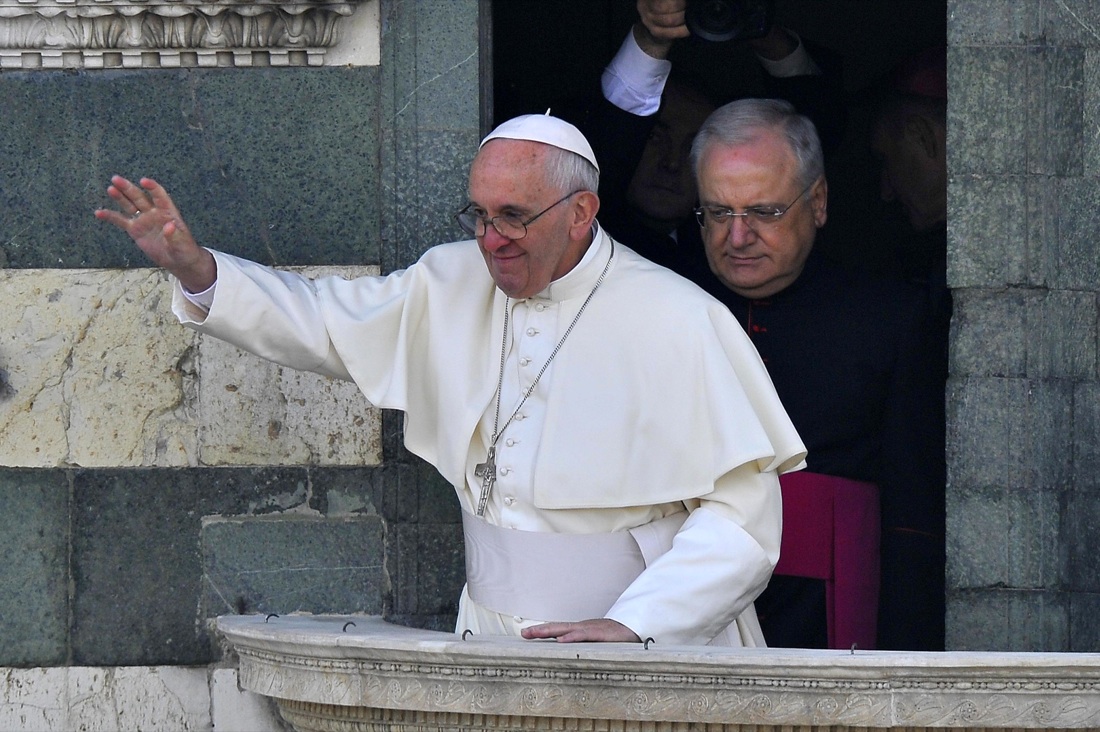 Il Papa a Firenze chiede alla Chiesa di “cambiare forma” Il Papa a Firenze chiede alla Chiesa di “cambiare forma”