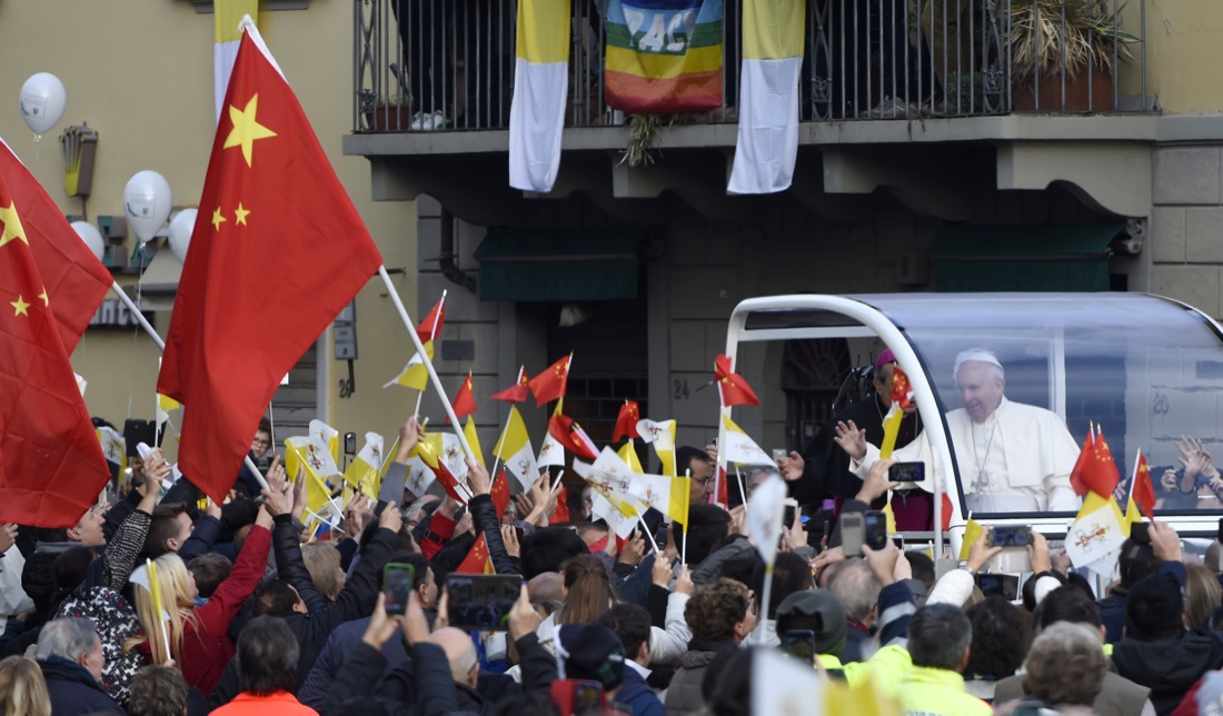 Il Papa a Firenze chiede alla Chiesa di “cambiare forma” Il Papa a Firenze chiede alla Chiesa di “cambiare forma”