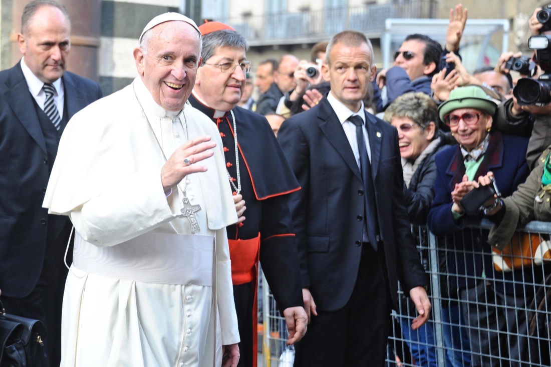 Il Papa a Firenze chiede alla Chiesa di “cambiare forma” Il Papa a Firenze chiede alla Chiesa di “cambiare forma”