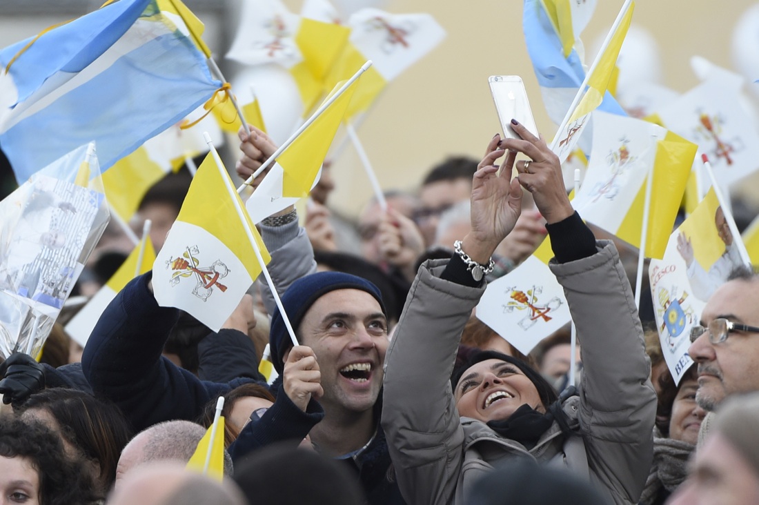 Il Papa a Firenze chiede alla Chiesa di “cambiare forma” Il Papa a Firenze chiede alla Chiesa di “cambiare forma”