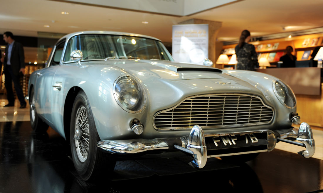 James Bond, non solo Aston Martin: auto, moto e velivoli dello 007 – Foto