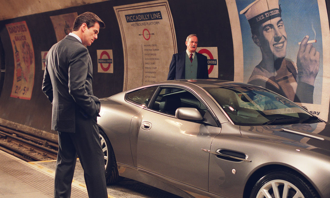 James Bond, non solo Aston Martin: auto, moto e velivoli dello 007 – Foto