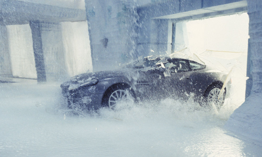 James Bond, non solo Aston Martin: auto, moto e velivoli dello 007 – Foto