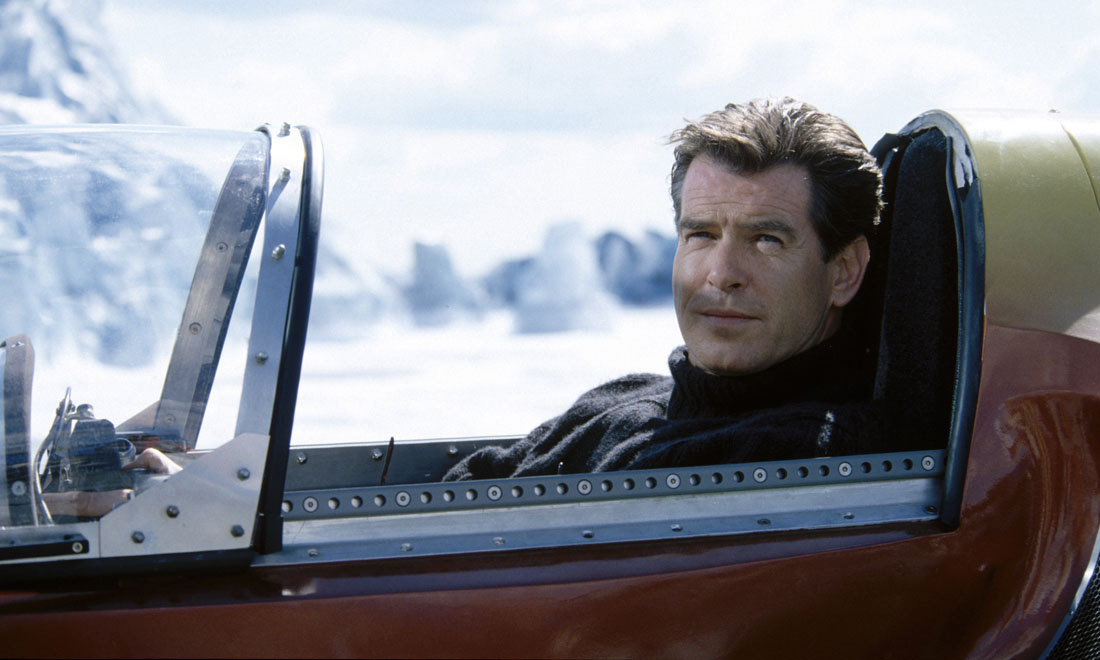 James Bond, non solo Aston Martin: auto, moto e velivoli dello 007 – Foto