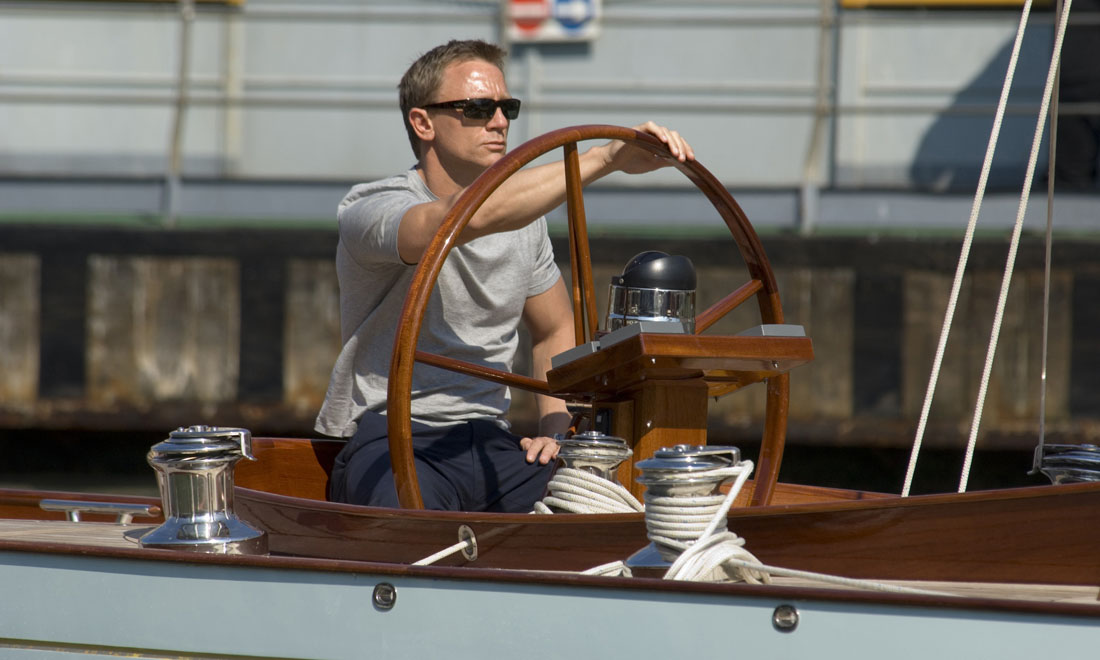 James Bond, non solo Aston Martin: auto, moto e velivoli dello 007 – Foto