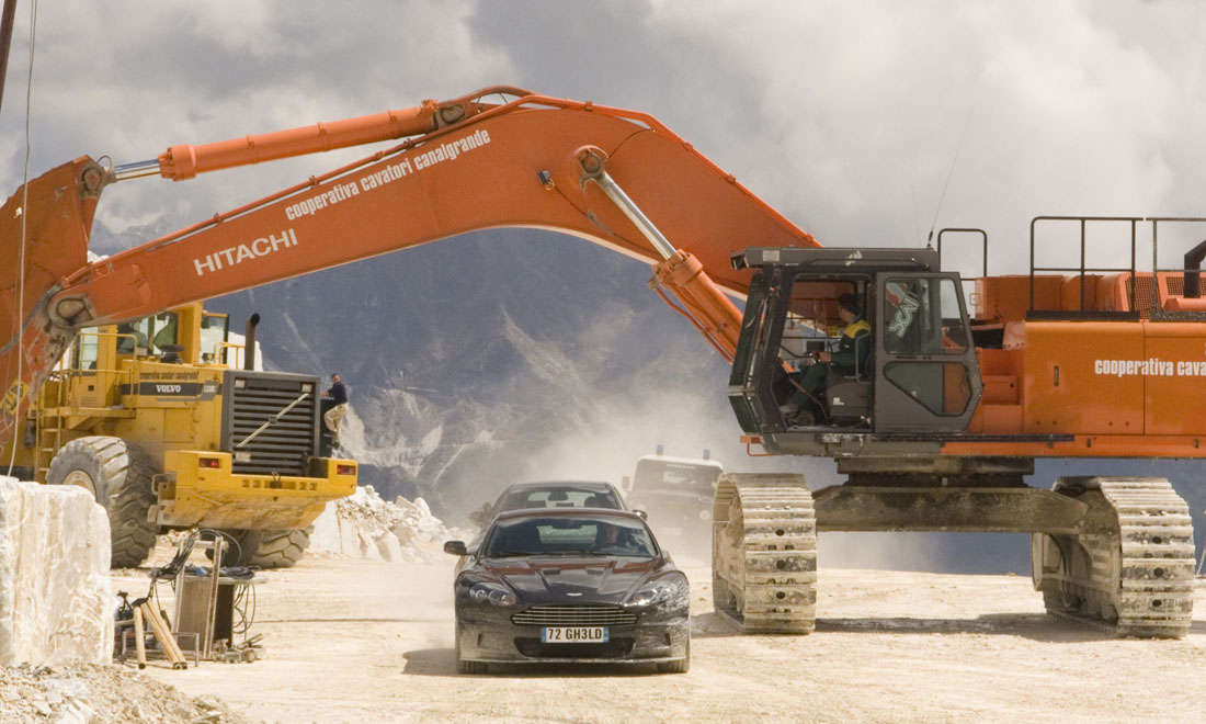 James Bond, non solo Aston Martin: auto, moto e velivoli dello 007 – Foto