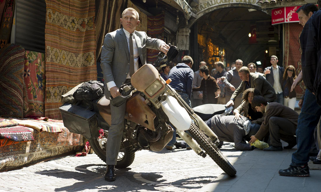 James Bond, non solo Aston Martin: auto, moto e velivoli dello 007 – Foto