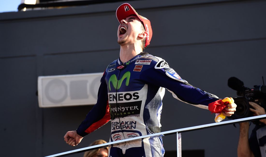 Gp Valencia: foto-cronaca del duello tra Rossi e Lorenzo Gp Valencia: foto-cronaca del duello tra Rossi e Lorenzo