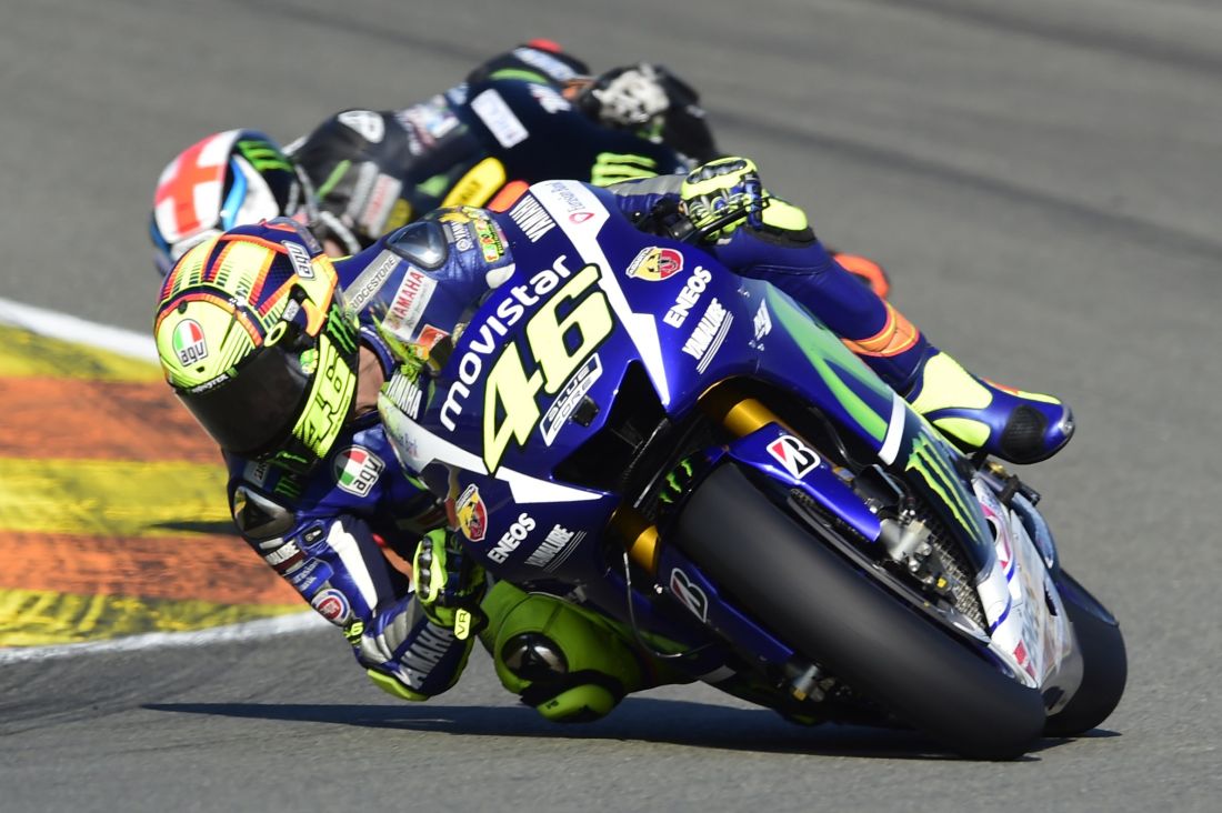 Gp Valencia: foto-cronaca del duello tra Rossi e Lorenzo Gp Valencia: foto-cronaca del duello tra Rossi e Lorenzo