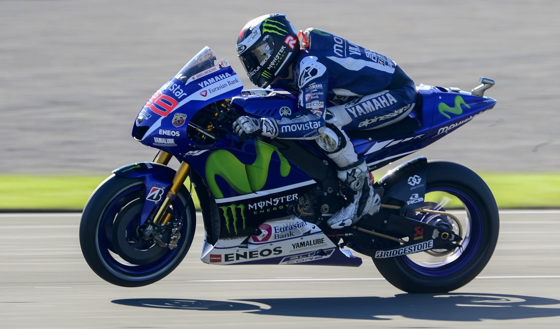 Gp Valencia: foto-cronaca del duello tra Rossi e Lorenzo Gp Valencia: foto-cronaca del duello tra Rossi e Lorenzo