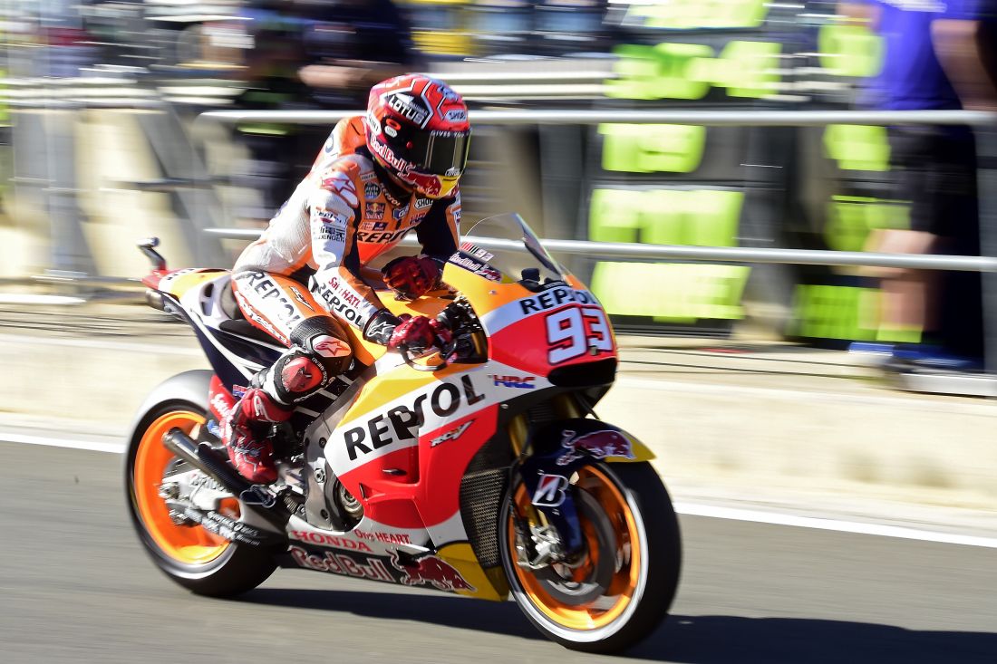 Gp Valencia: foto-cronaca del duello tra Rossi e Lorenzo Gp Valencia: foto-cronaca del duello tra Rossi e Lorenzo