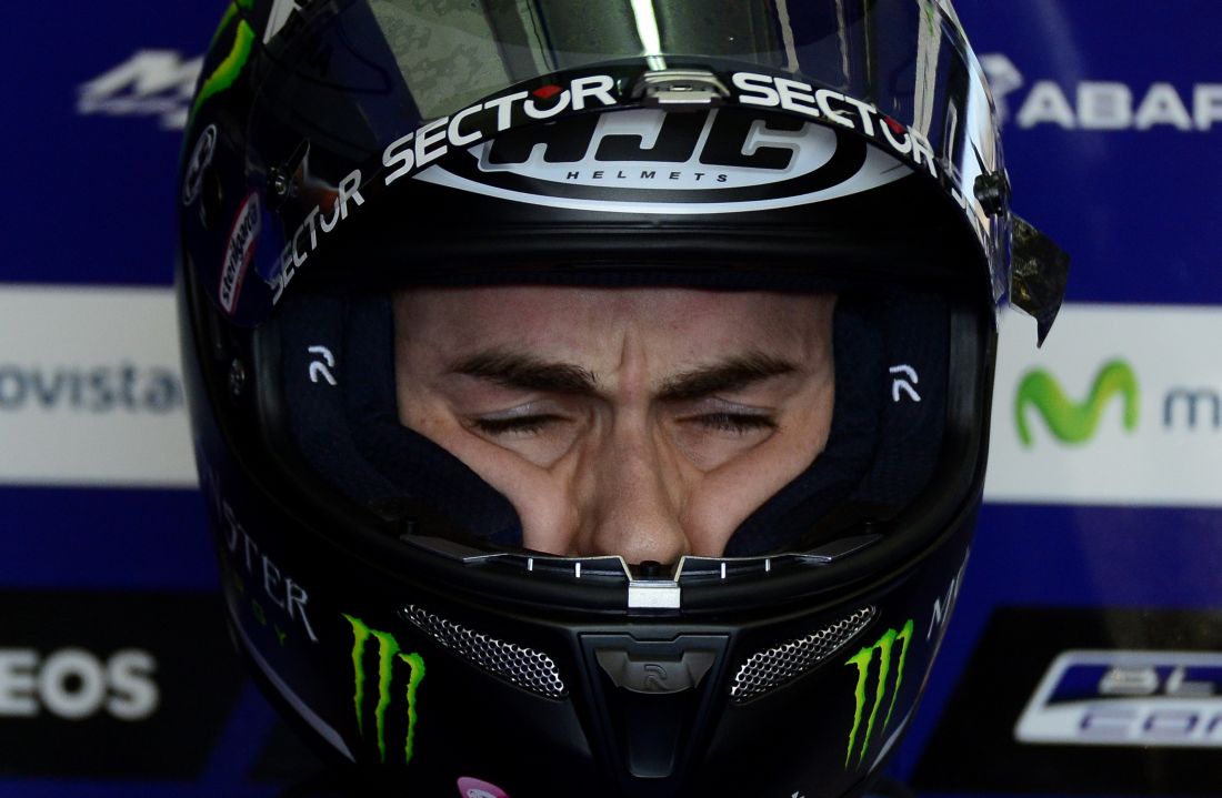 Gp Valencia: foto-cronaca del duello tra Rossi e Lorenzo Gp Valencia: foto-cronaca del duello tra Rossi e Lorenzo