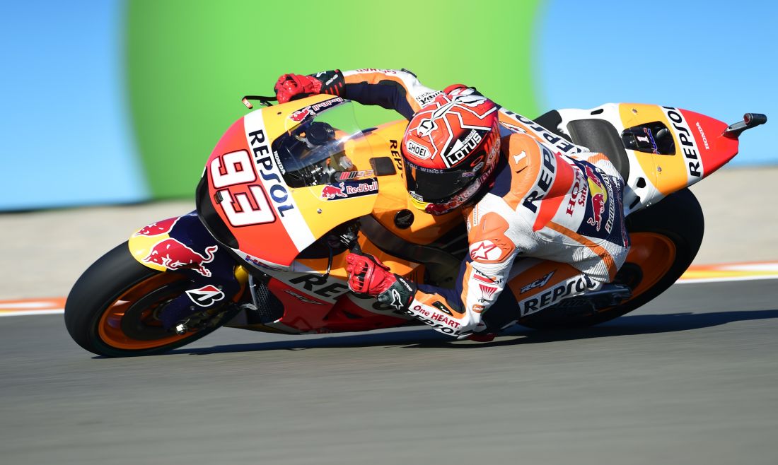 Gp Valencia: foto-cronaca del duello tra Rossi e Lorenzo Gp Valencia: foto-cronaca del duello tra Rossi e Lorenzo