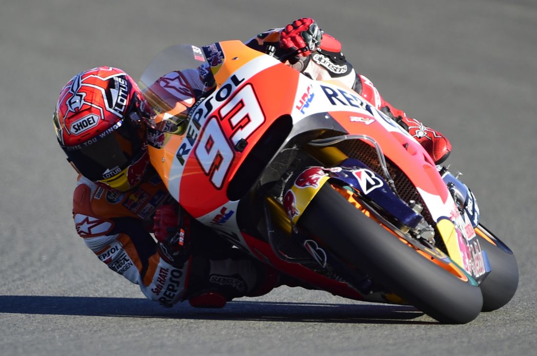 Gp Valencia: foto-cronaca del duello tra Rossi e Lorenzo Gp Valencia: foto-cronaca del duello tra Rossi e Lorenzo