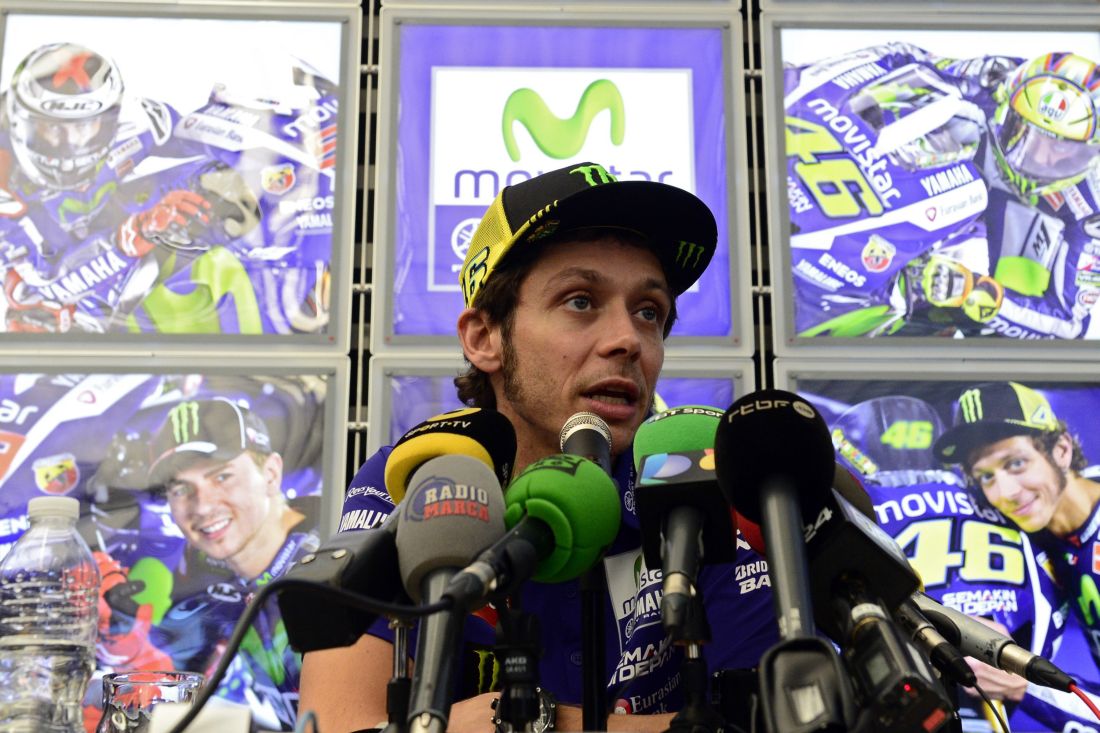 Gp Valencia: foto-cronaca del duello tra Rossi e Lorenzo Gp Valencia: foto-cronaca del duello tra Rossi e Lorenzo