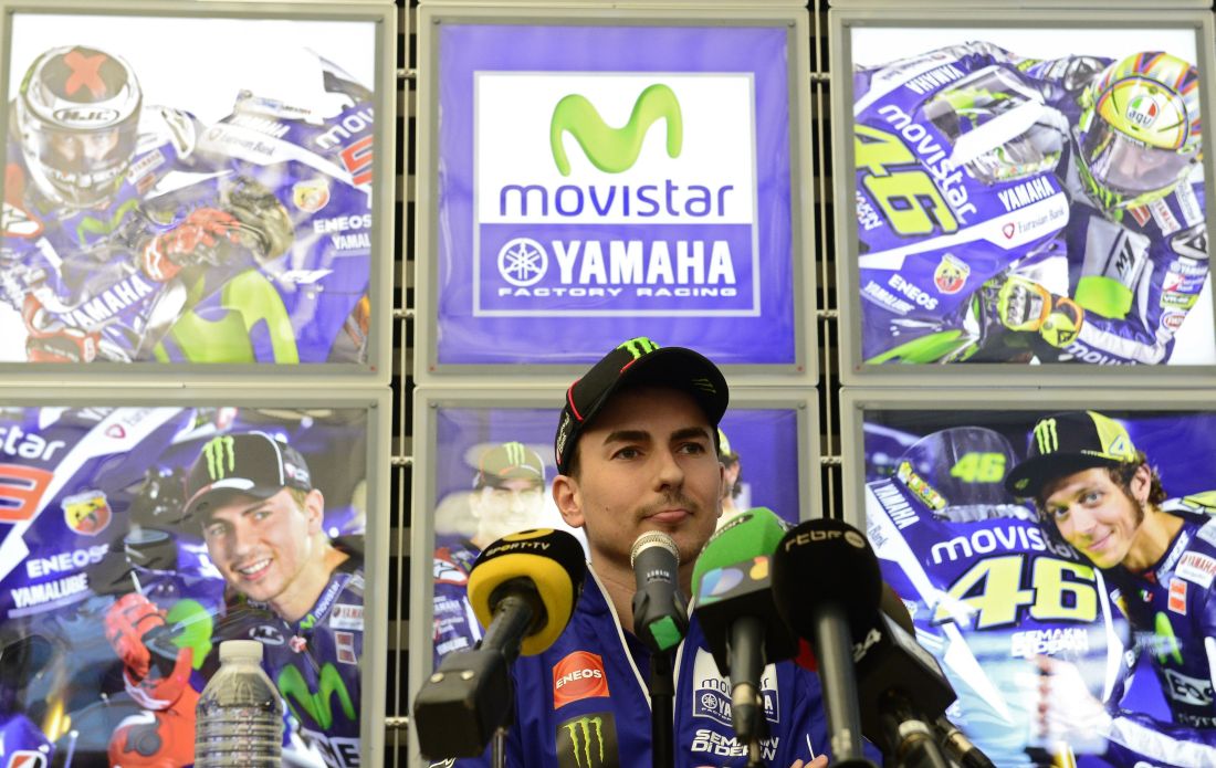 Gp Valencia: foto-cronaca del duello tra Rossi e Lorenzo Gp Valencia: foto-cronaca del duello tra Rossi e Lorenzo