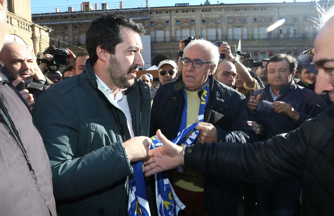 Lega a Bologna, cortei di protesta e tensioni – Foto