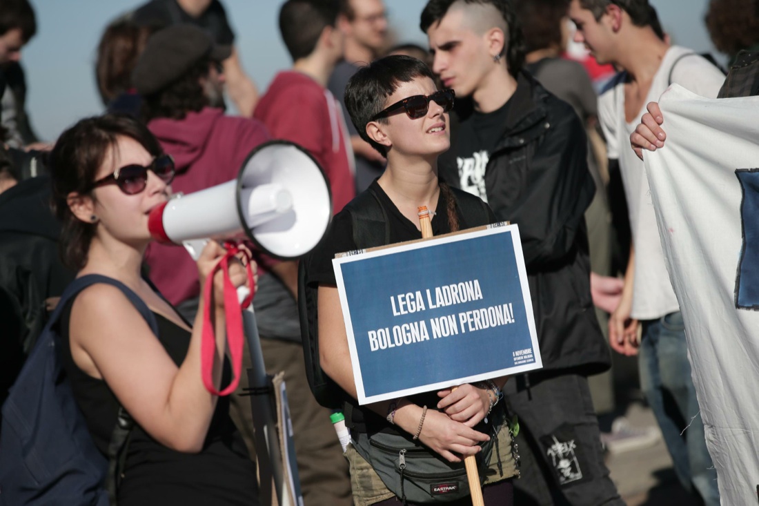 Lega a Bologna, cortei di protesta e tensioni – Foto