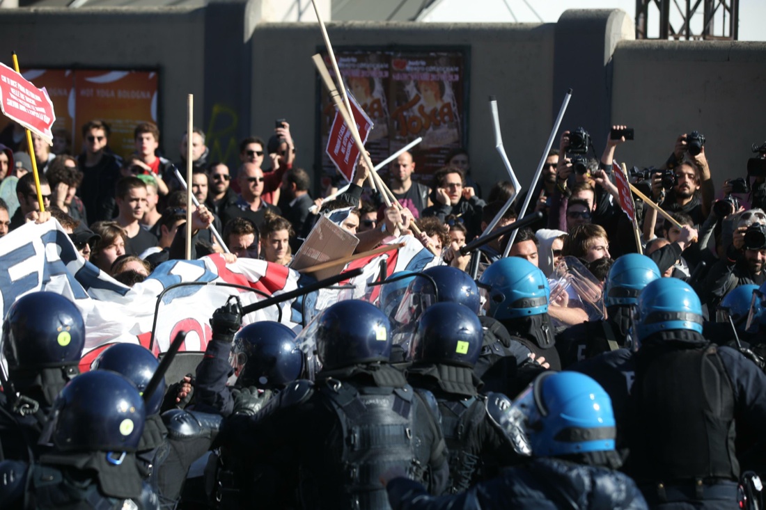 Lega a Bologna, cortei di protesta e tensioni – Foto