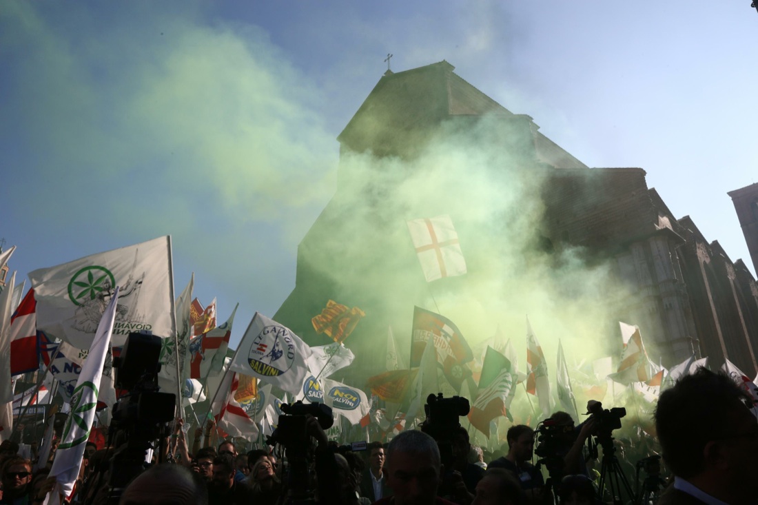 Lega a Bologna, cortei di protesta e tensioni – Foto