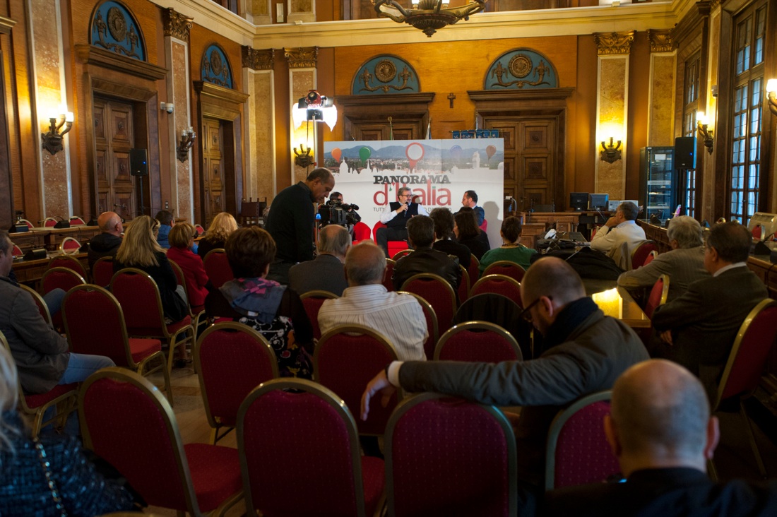 Emiliano: “Pronti al reddito di cittadinanza, ci porta più vicini all’Europa”