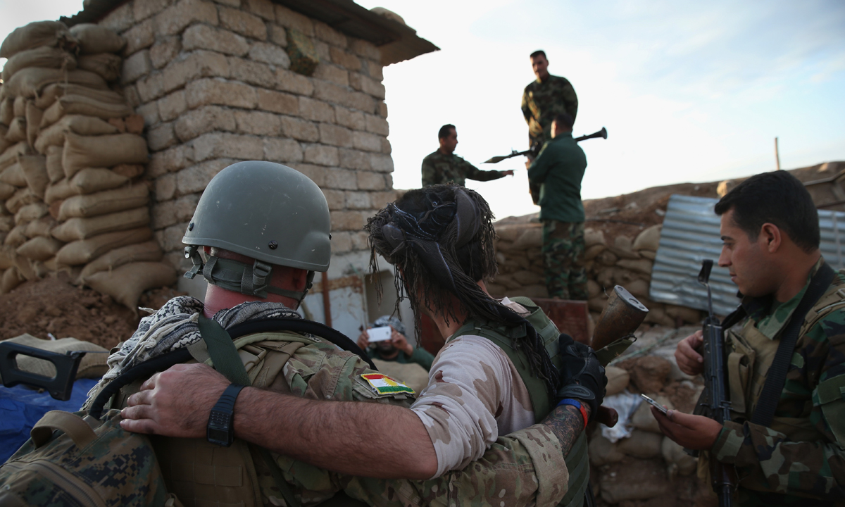 Peshmerga curdi contro l’ISIS in Iraq: foto dal fronte