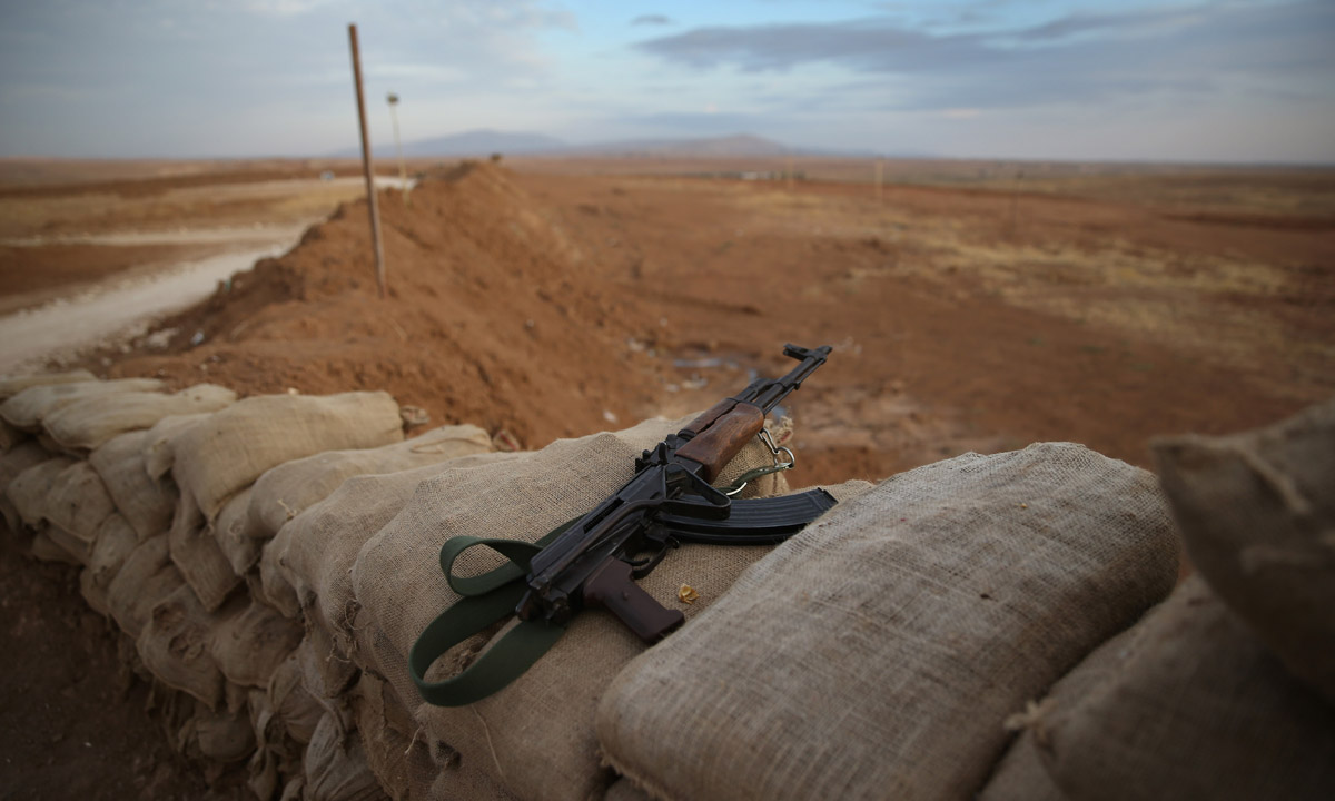 Peshmerga curdi contro l’ISIS in Iraq: foto dal fronte