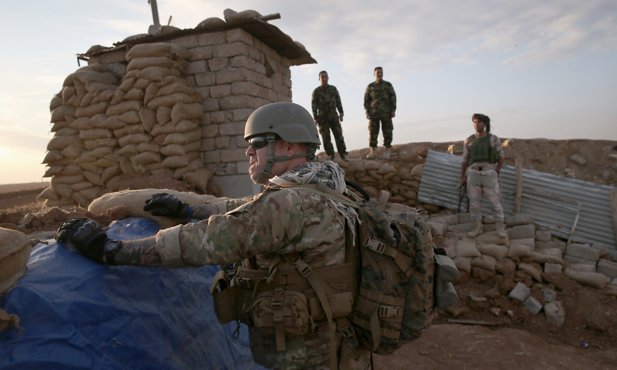 Peshmerga curdi contro l’ISIS in Iraq: foto dal fronte