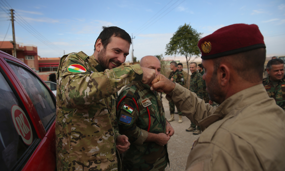 Peshmerga curdi contro l’ISIS in Iraq: foto dal fronte