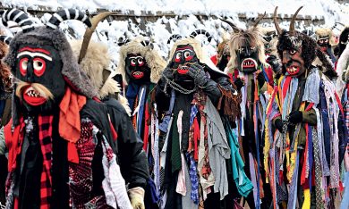 Mercatini di Natale, diavoli e santi per la Festa di San Nicolò in Alto Adige