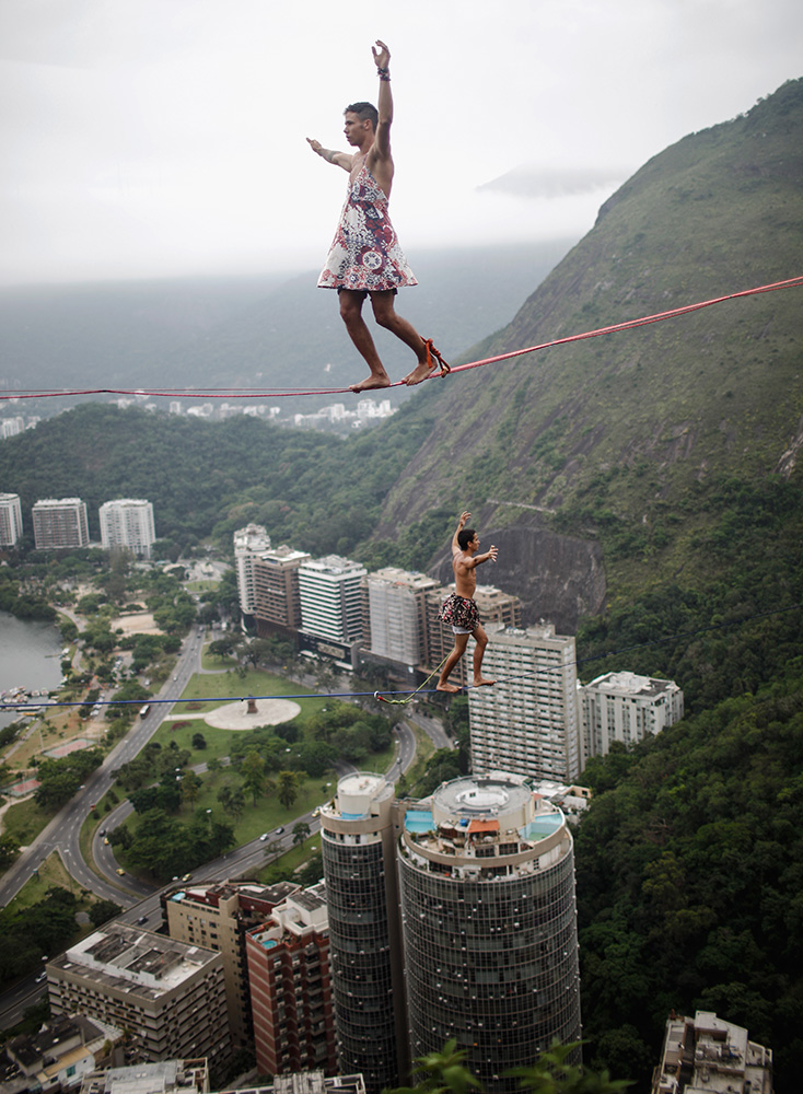 Rio De Janeiro, highlining in equilibrio sul vuoto
