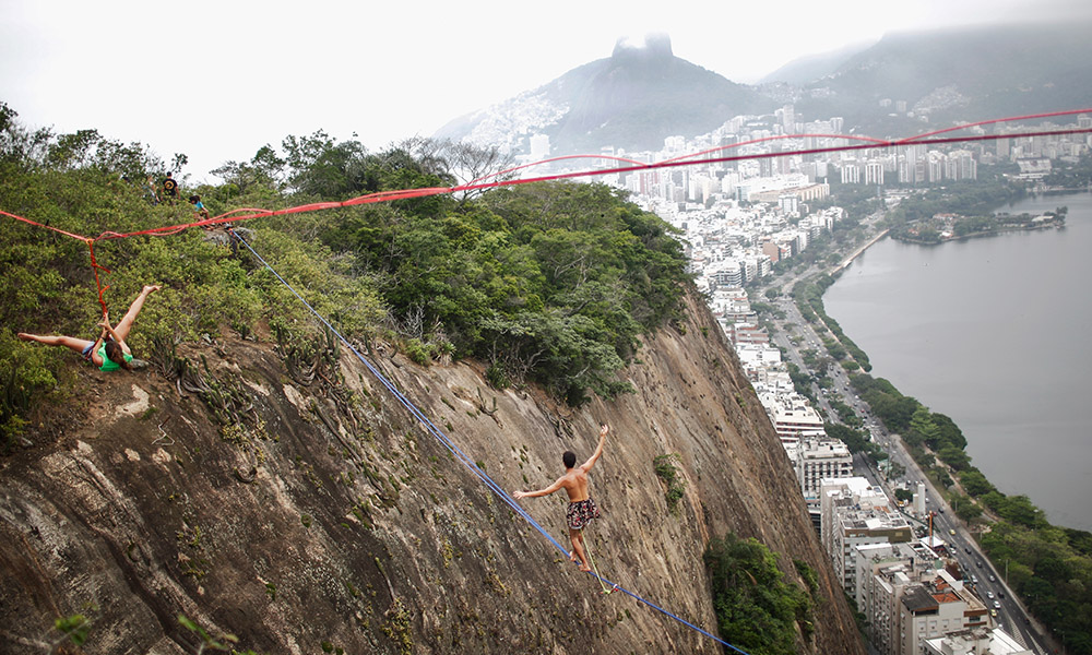 Rio De Janeiro, highlining in equilibrio sul vuoto