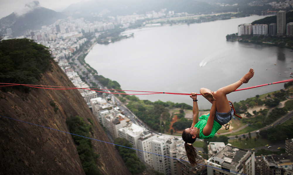 Rio De Janeiro, highlining in equilibrio sul vuoto